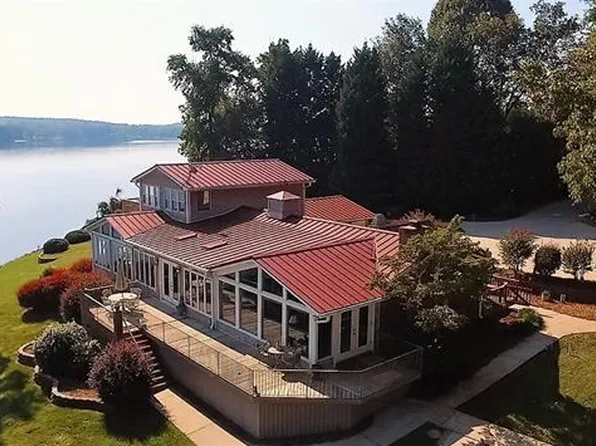 6970 Pine Moss Ln, Lake Wylie, SC 29710