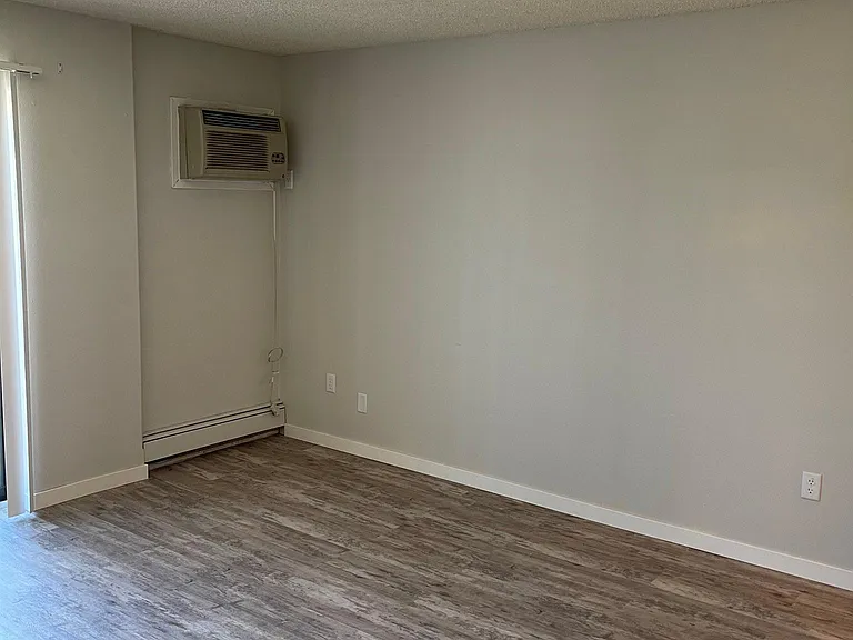 511 S Johnson St #10 — Photo 6