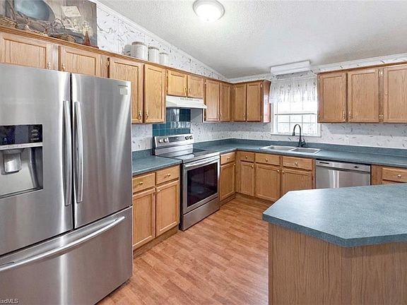 4th image of 204 Freeman Ridge Trl