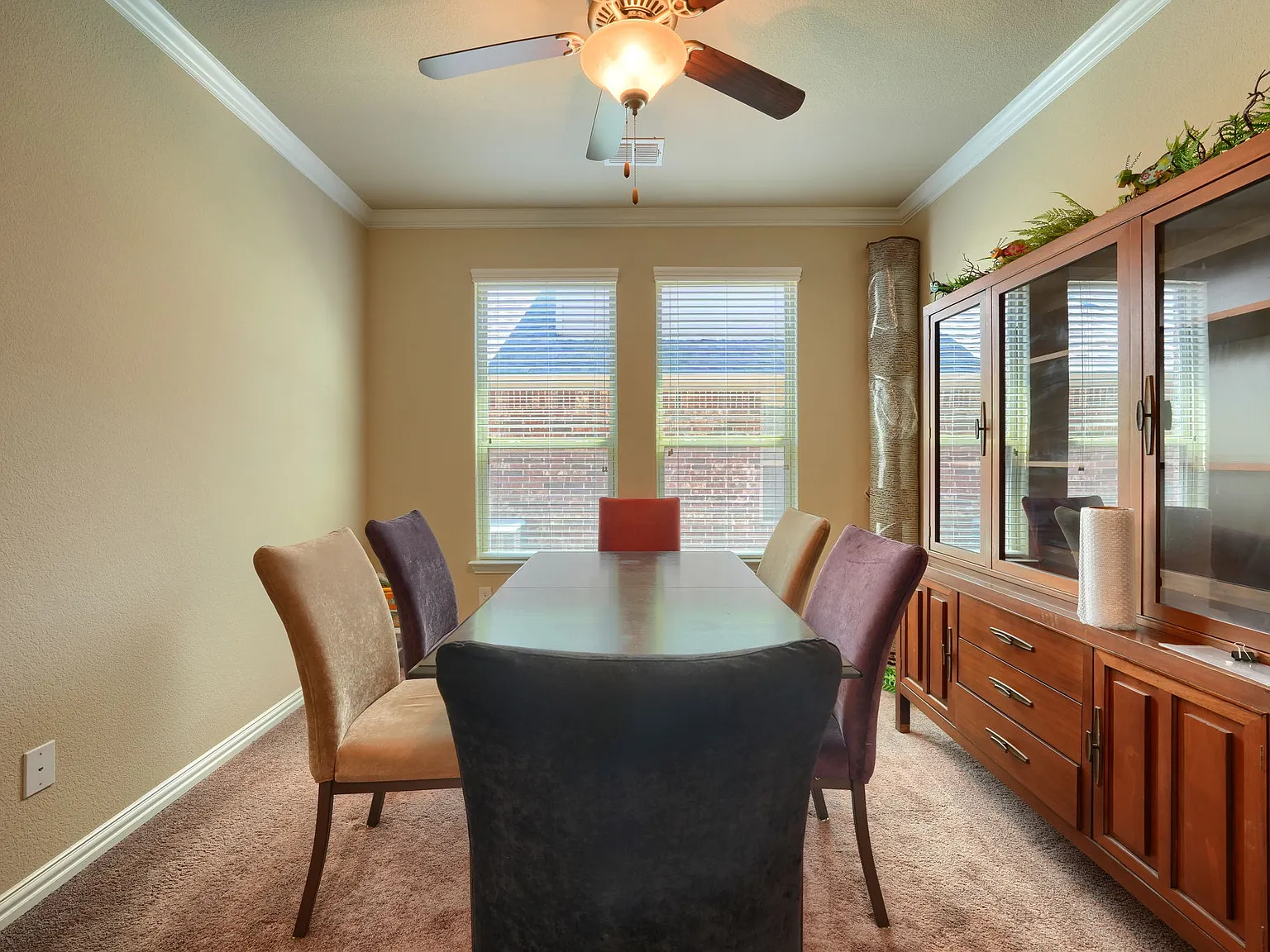 5 bed, 3440 sqft, $3,200 — Photo 3