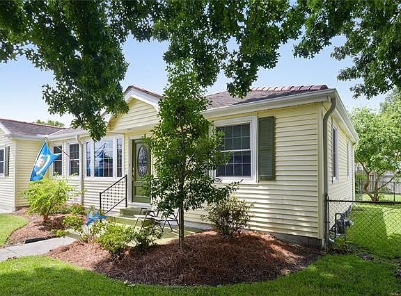 2nd image of 604 Mayflower Dr