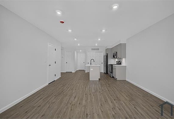 5th image of 3968 Martin Luther King Jr Ave SW #3