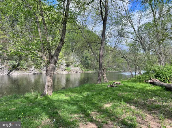 150 Dun Rovin, Great Cacapon, WV 25422