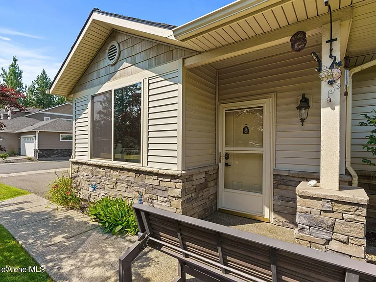 1315 E Mordyl Loop — Photo 2