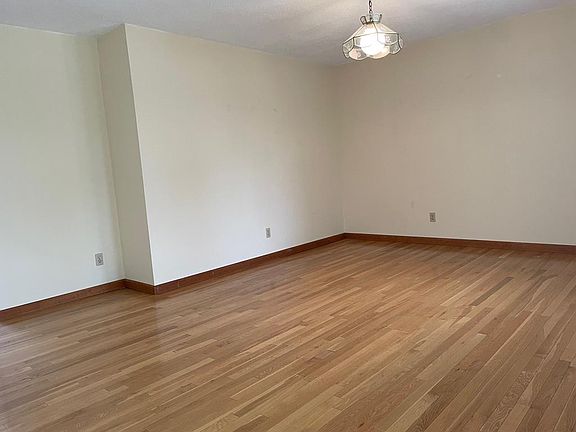 4th image of 104 Herbert Dr