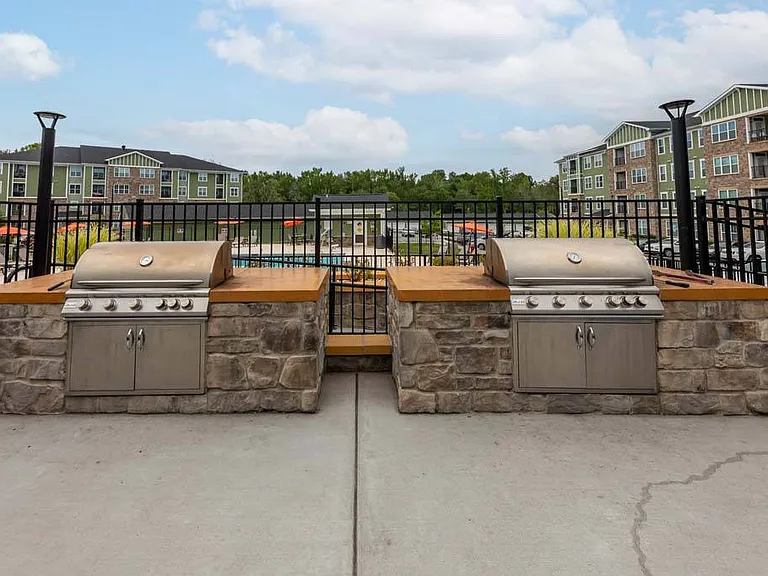 Foxwood Apartments — Photo 15