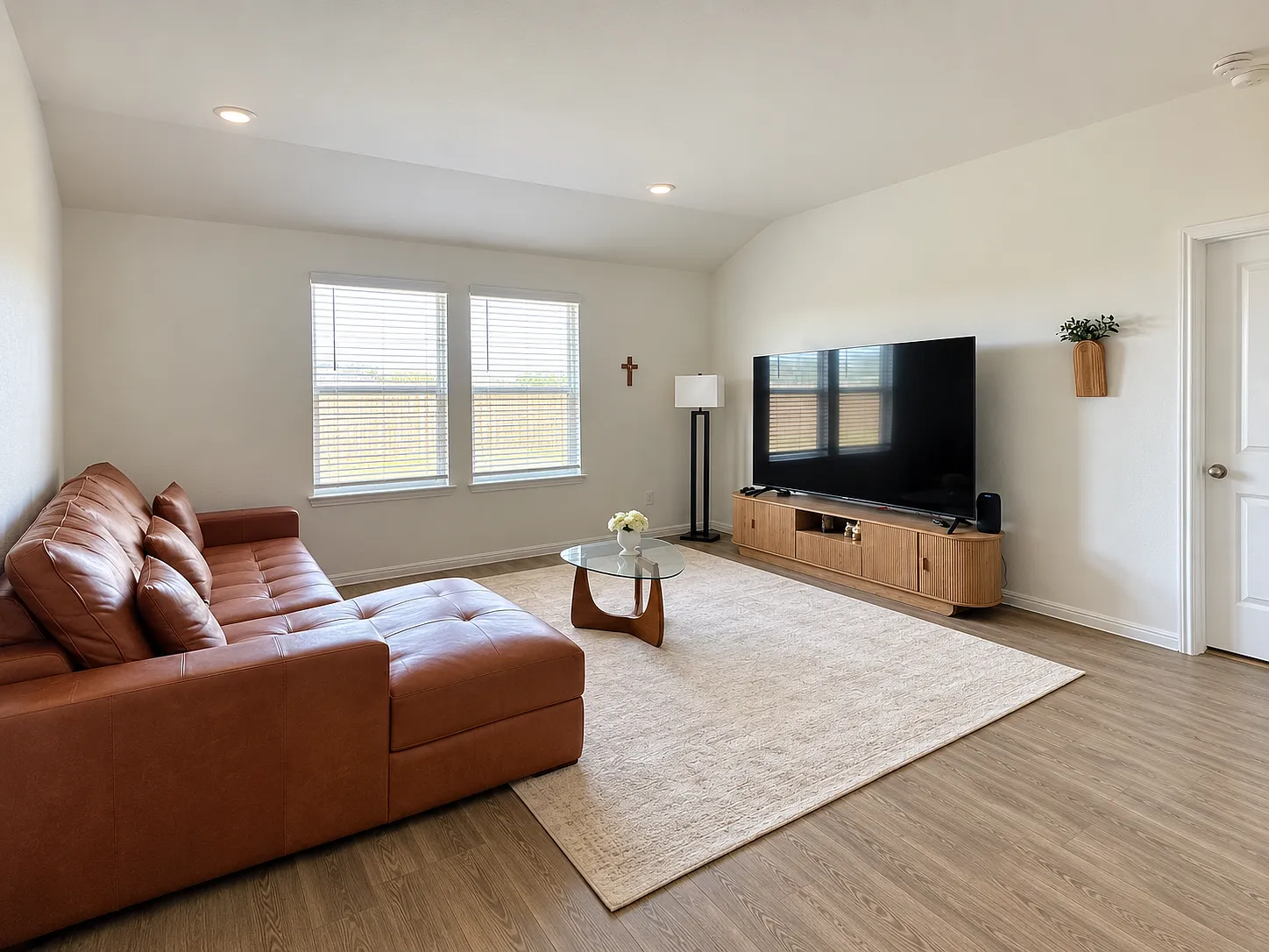 4 bed, 1692 sqft, $2,050 — Photo 2