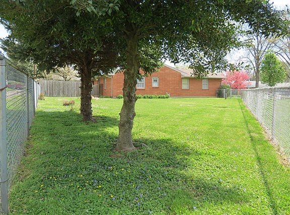 4th image of 723 Walnut Park Dr