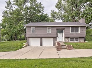 21303 W 70th St, Shawnee, KS 66218