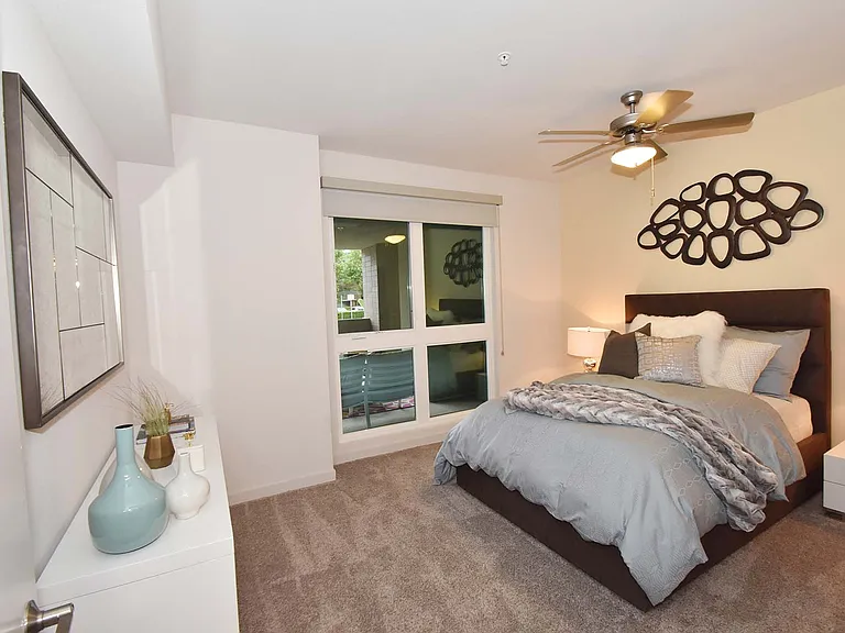 Metropolis Apartments — Photo 40