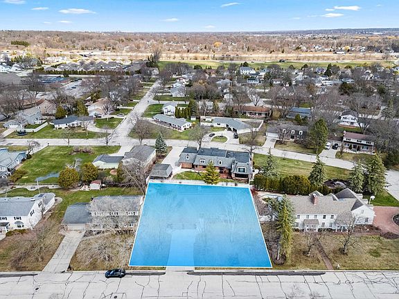 2nd image of 607 Ridgeview Ct