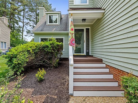 2nd image of 2809 Robson Pl