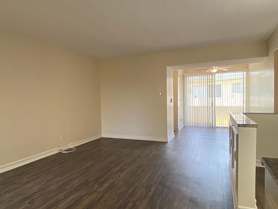 Spacious Living Room/Dining Room