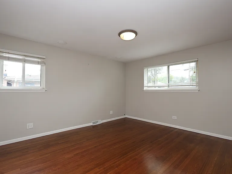 613 Leamington Ave — Photo 15