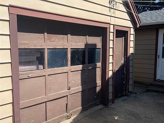 2nd image of 137 Burgess St