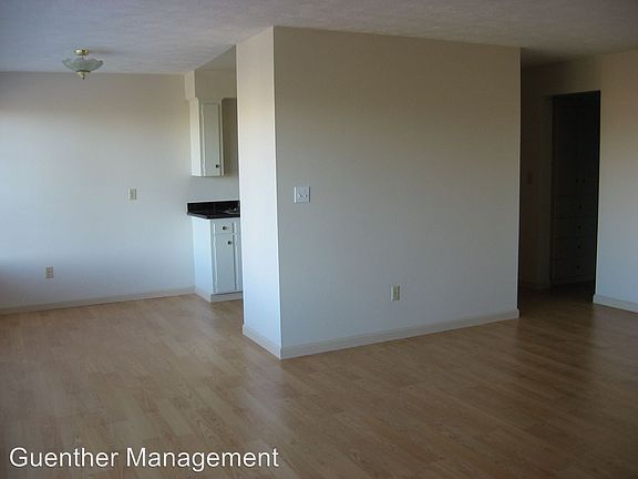 5th image of 112 W Cliff Dr APT 104
