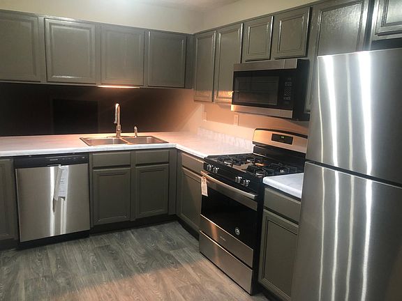 3rd image of 5910 Hampton Ct
