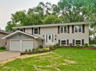 2021 E Parkview Cir, Hoffman Estates, IL 60169