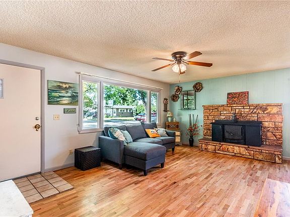 3rd image of 2235 Pueblo Dr