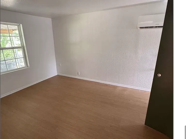 1413 N Tucker — Photo 2