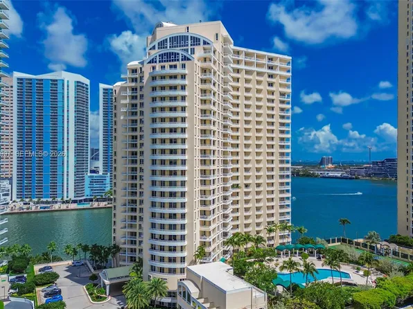 888 Brickell Key Dr APT 807, Miami, FL 33131
