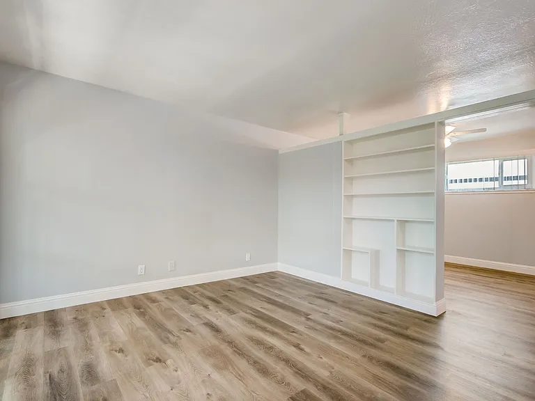 Sunset Crossings Apartments — Photo 13