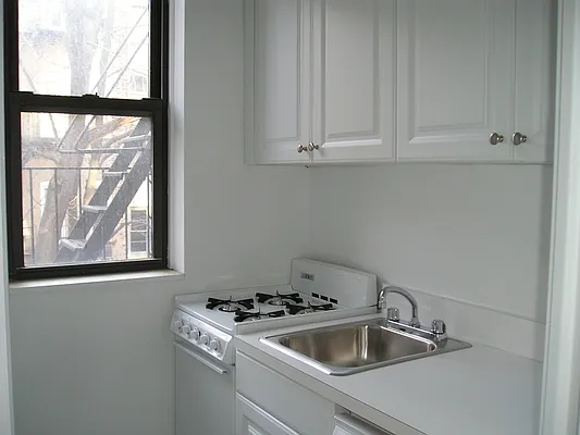 Rented by Eric Goodman Realty Corp | media 23