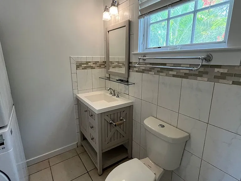 1128 Margaret St — Photo 13