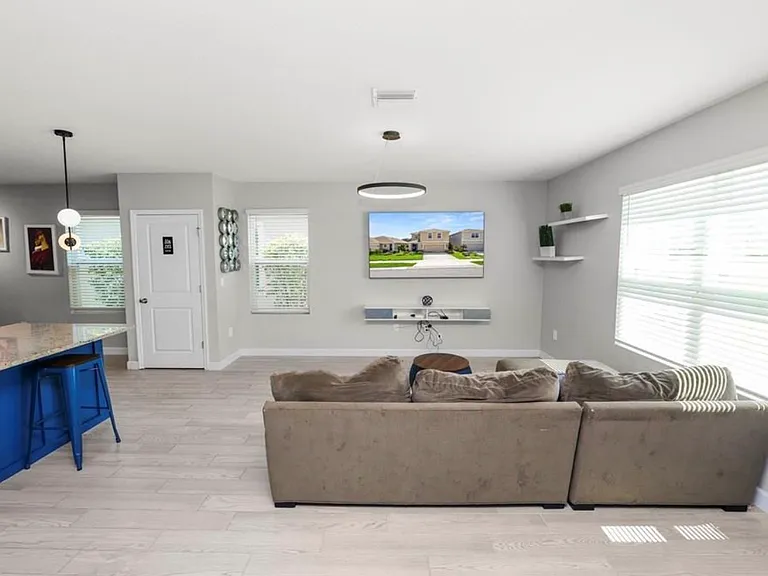 3231 Hilltop Cir — Photo 4