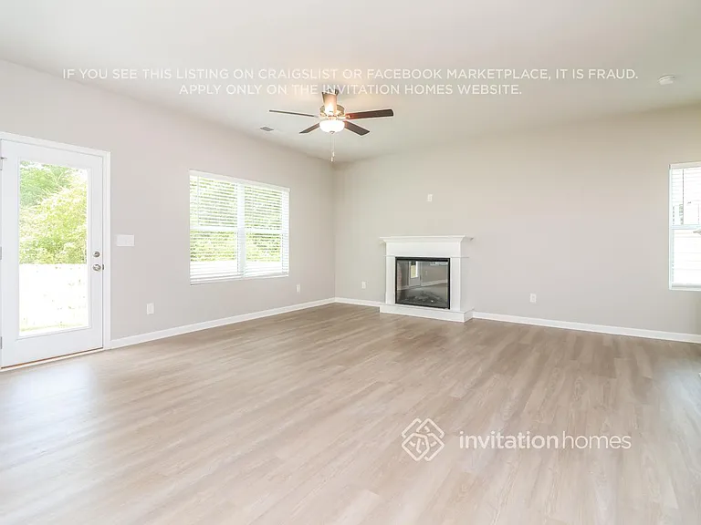 139 W Woodland Mnr — Photo 8