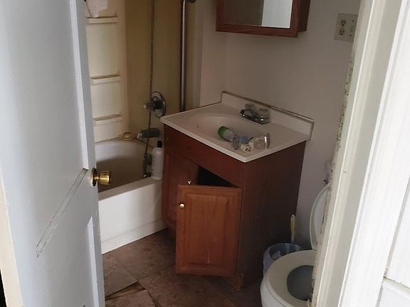 5th image of 459 Yates St