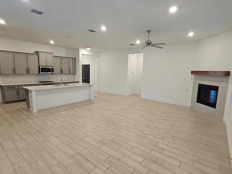 1022 Lakebend Ct — Photo 3