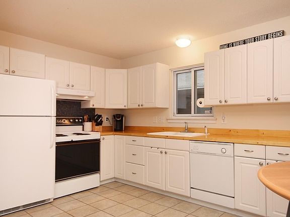 3rd image of 1741 Victor St