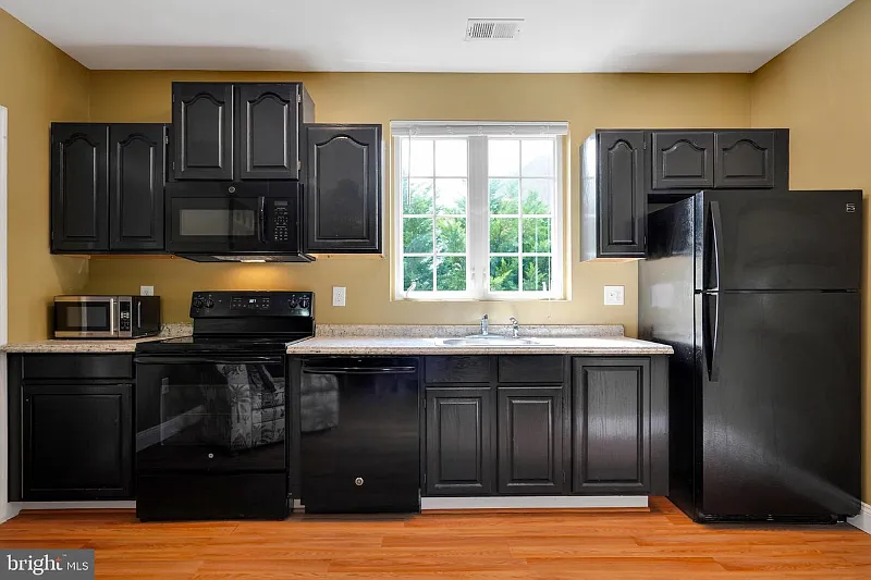 2 bed, 900 sqft, $2,250 — Photo 3