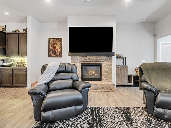4th image of 6908 Lone Star Ln