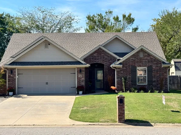 13 S 14th St, Lavaca, AR 72941