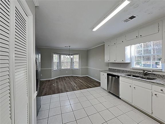 5th image of 1512 Sugarplum Pl SW