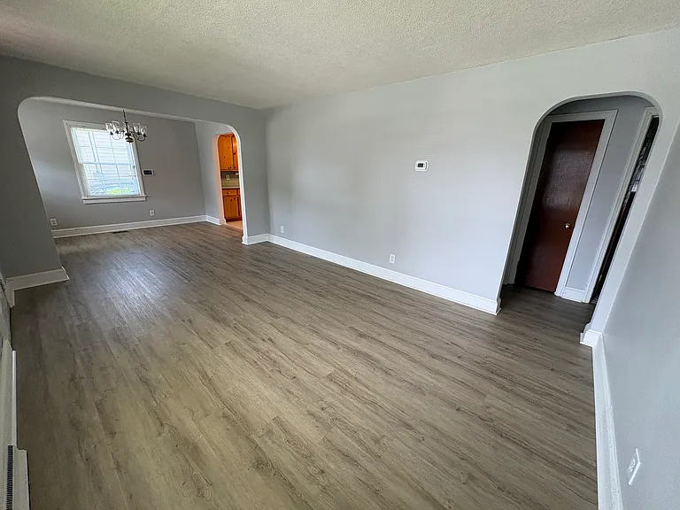 208 Hargrave Ave — Photo 5