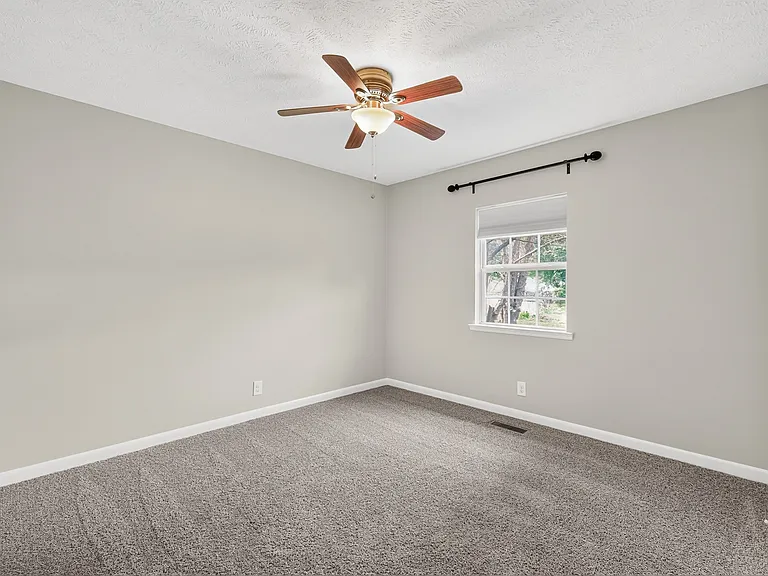 2504 Angelyn Dr — Photo 24