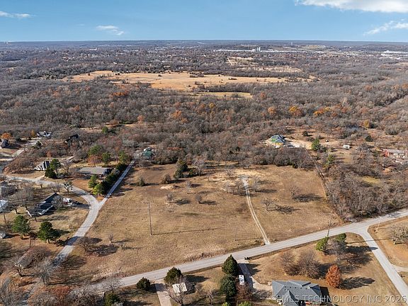 2nd image of 770 Hickory Hill Rd