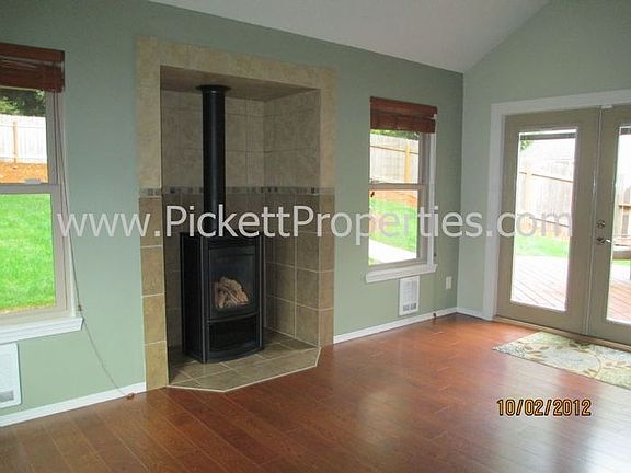 4th image of 3684 NE Liverpool Dr