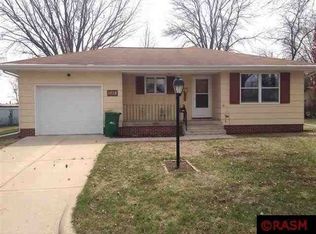 1028 Willow Dr, Saint Peter, MN 56082