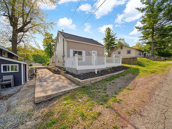 2nd image of 2948 Russell Ct