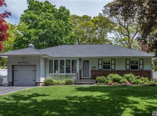 5 Putnam Ct, Commack, NY 11725