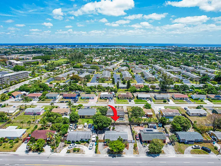 2100 N Seacrest Blvd — Photo 4