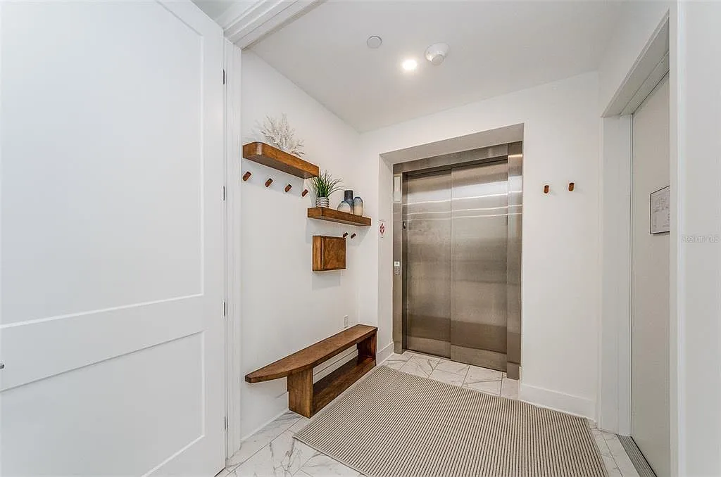 3 bed, 3.5 bath, 2618 sqft, $14,500 — Photo 2