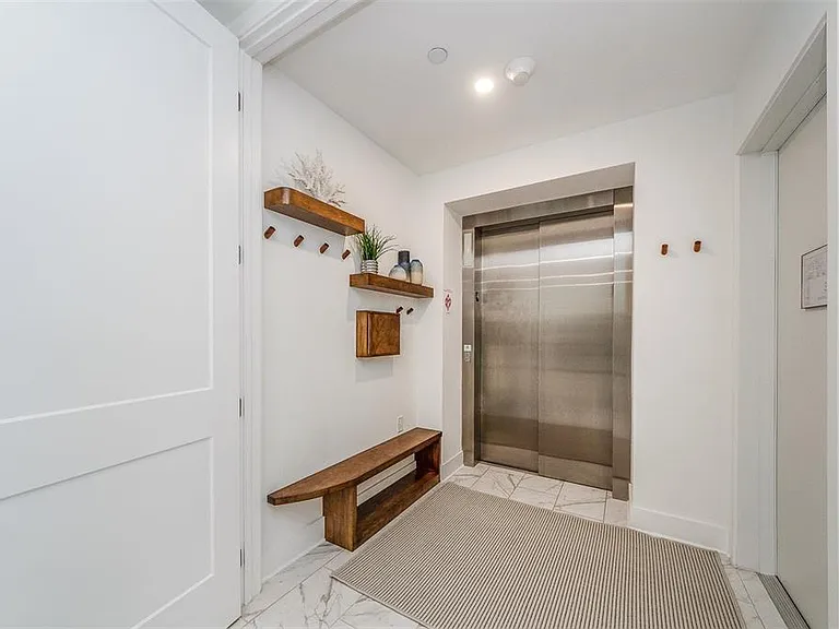 15 Avalon St #401 — Photo 2