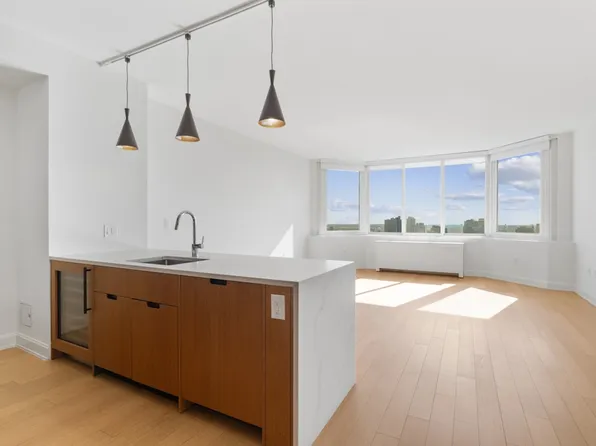 420 East 54th Street image 1 of 25