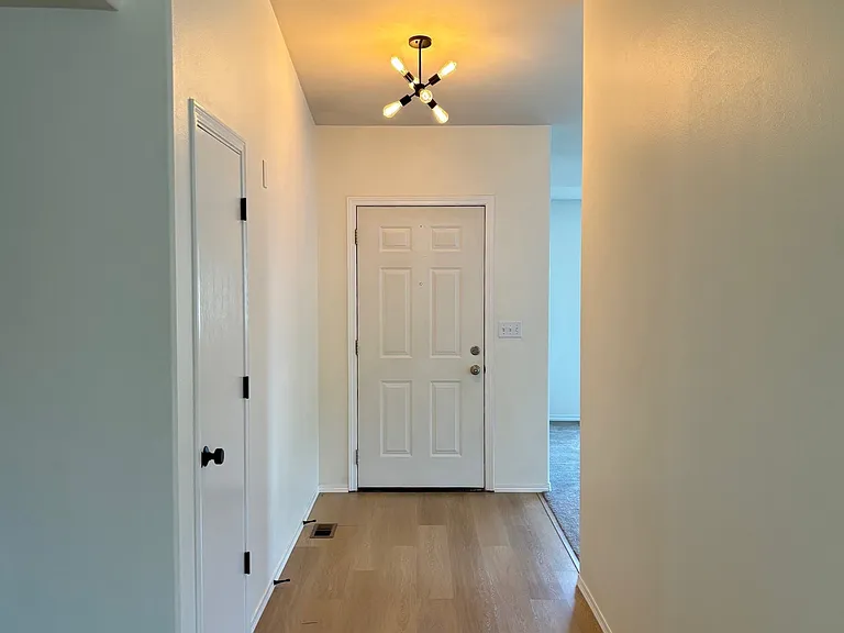 1020 Academy St — Photo 2