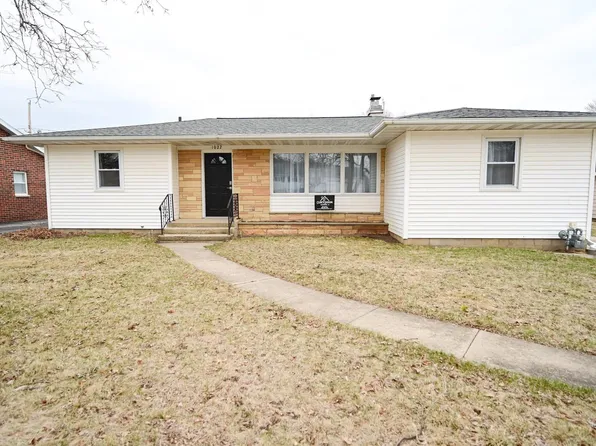 1027 New St, Manchester, IA 52057